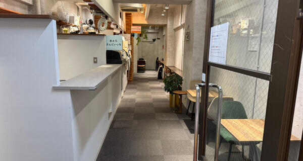 東京東日本橋エリアにあるゴルフバー店舗内へのアクセス①