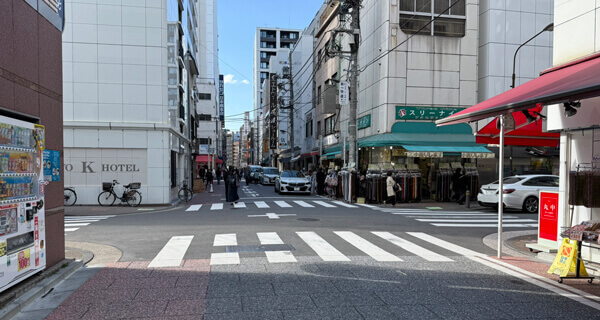 東京東日本橋エリアにあるゴルフバーへの東日本橋駅からのアクセス③