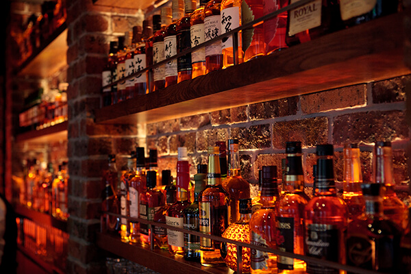 WHISKY&WINE BAR96｜上質なウイスキーとワインを堪能できる大人の隠れ家